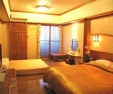 Sin Fu Business Hotel Taichung Esterno foto