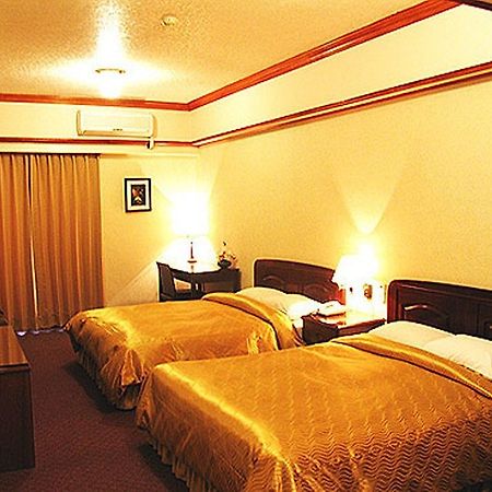 Sin Fu Business Hotel Taichung Esterno foto