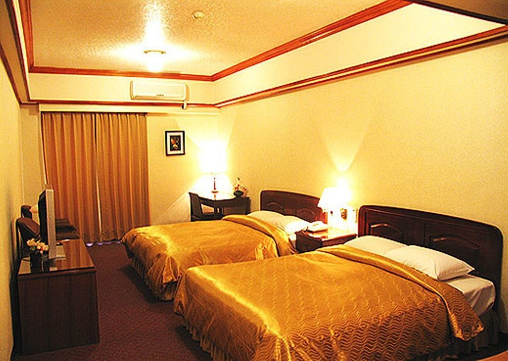 Sin Fu Business Hotel Taichung Esterno foto