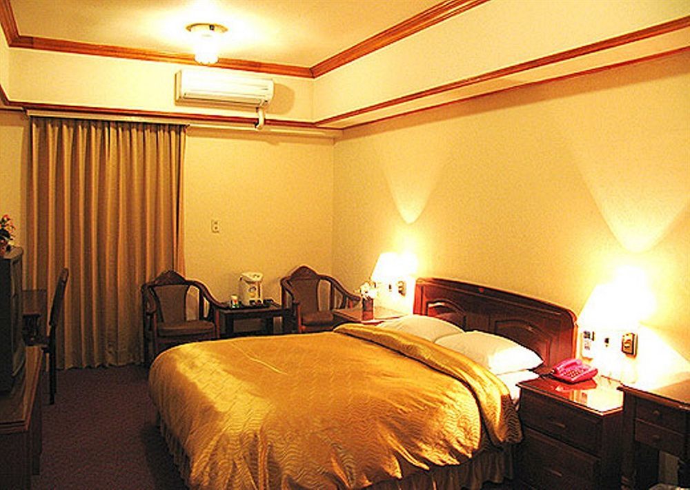 Sin Fu Business Hotel Taichung Esterno foto