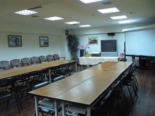 Sin Fu Business Hotel Taichung Esterno foto