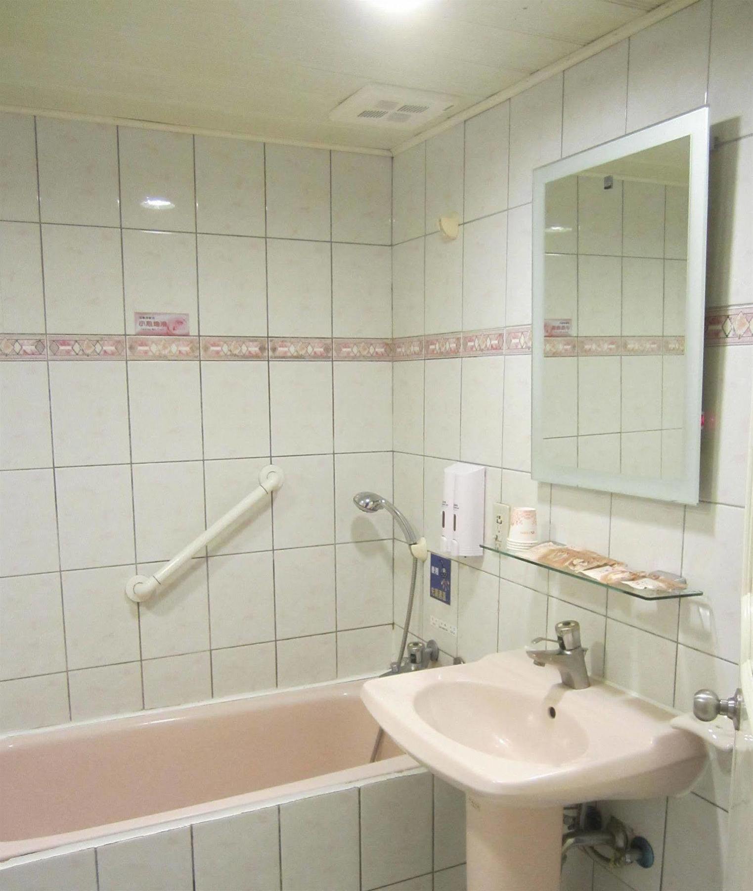 Sin Fu Business Hotel Taichung Esterno foto